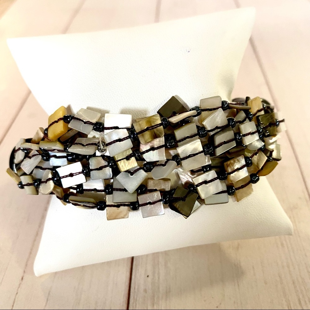 Black beaded Stretch Bracelet with glass chips